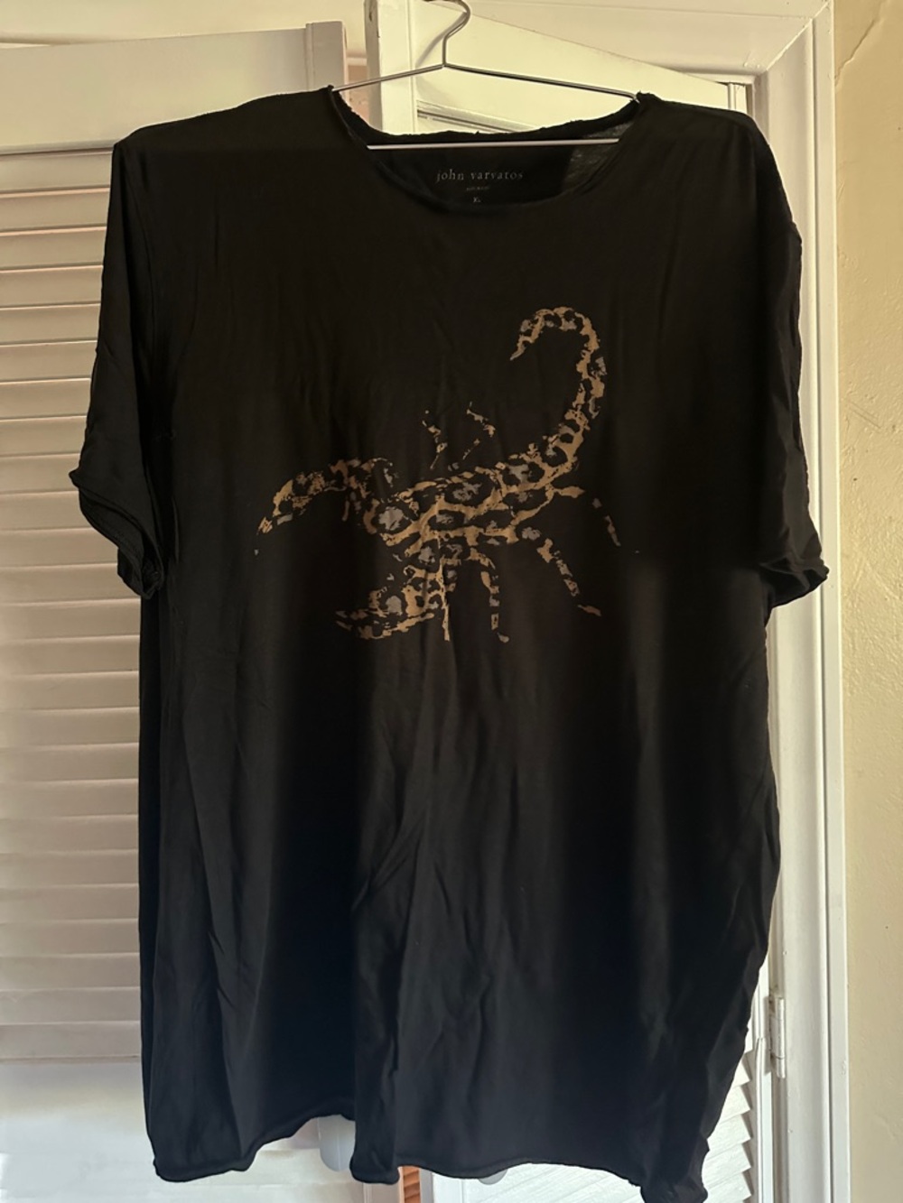 John Varvatos Black T-Shirt with leopard Scorpion Graphic